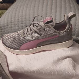 PUMA NRGY, WOMEN'S TENNIS SHOES, SIZE 10💜💜💜🤍💯👌